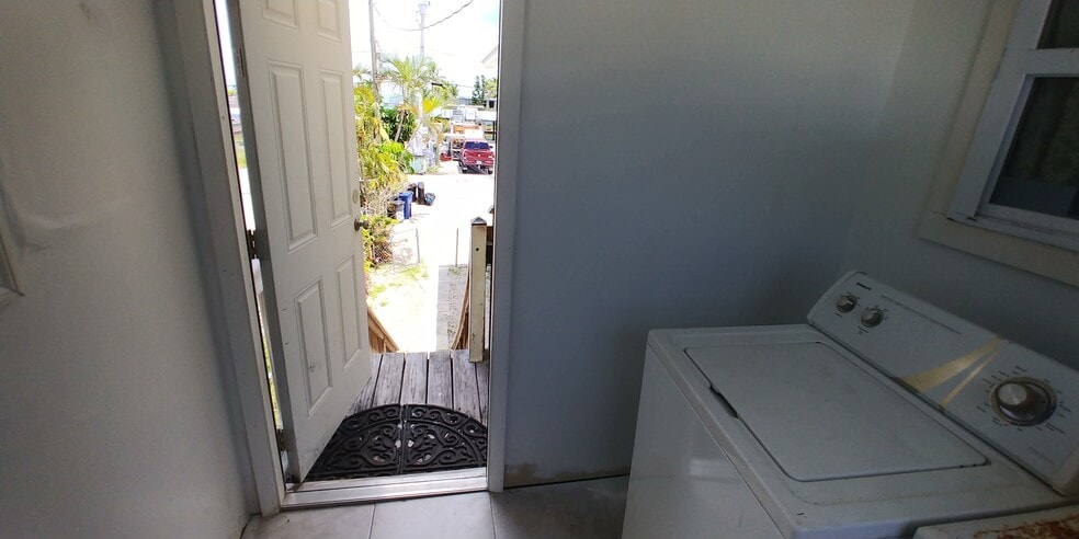 Private laundry room - 82 N Conch Ave