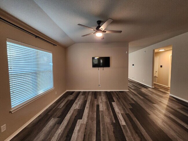 Building Photo - 4633 Stonehaven Dr