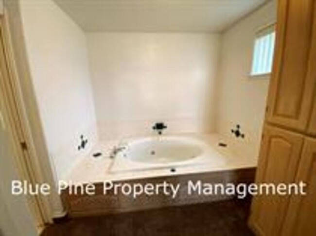 Building Photo - 2264 Stace St
