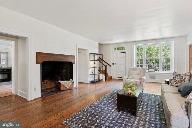 Building Photo - 547 Concord Rd