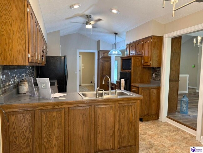 Building Photo - 608 Birch Dr.