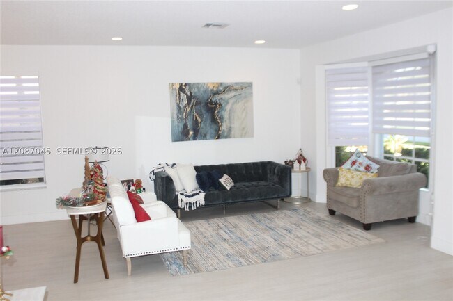 Building Photo - 2568 Jardin Dr