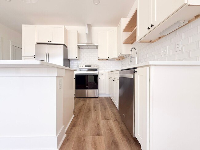 Building Photo - Tristan Style 3-Bedroom w/ Flex Room + Summer Special