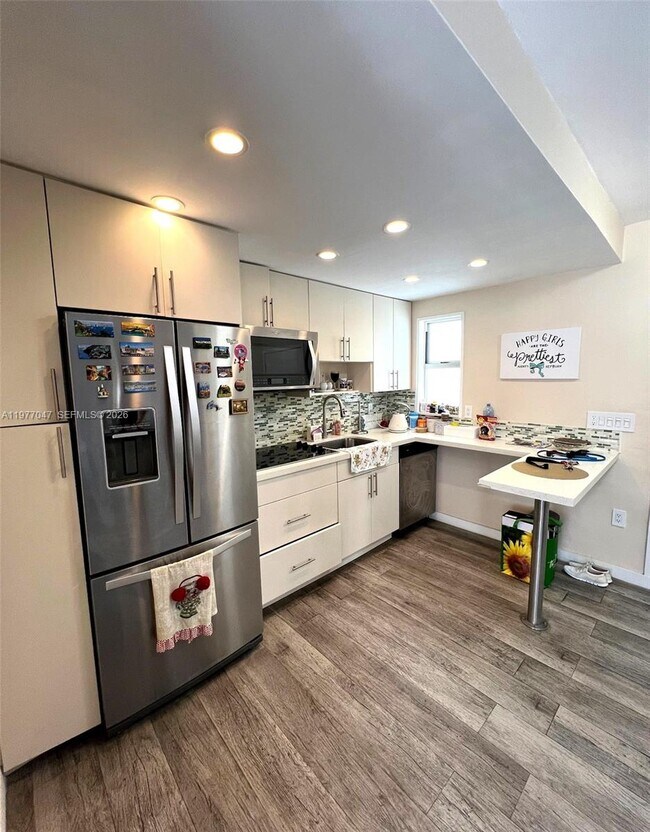 Building Photo - 1340 Lincoln Rd