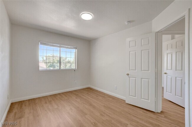 Building Photo - 1441 Iron Springs Dr
