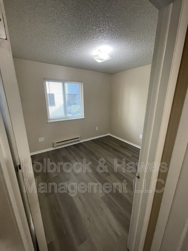 Building Photo - 1209 W Plum St