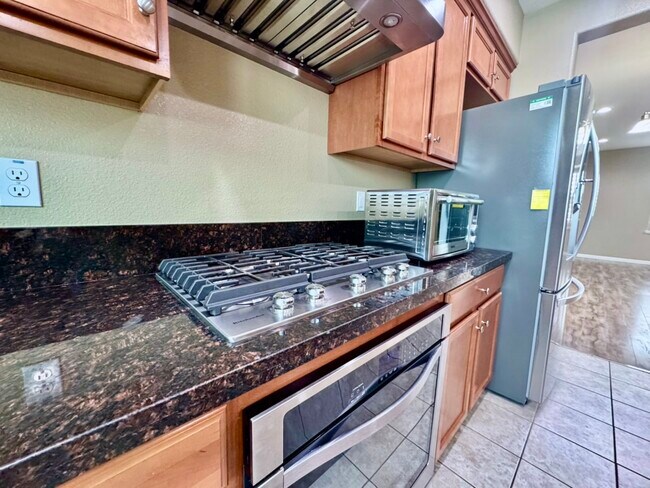 Building Photo - 6576 S Mariposa Ct