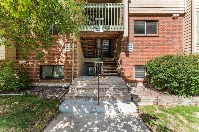 Building Photo - Renovated 2-Bed/2-Bath Condo in Tall Pines, Lakewood!