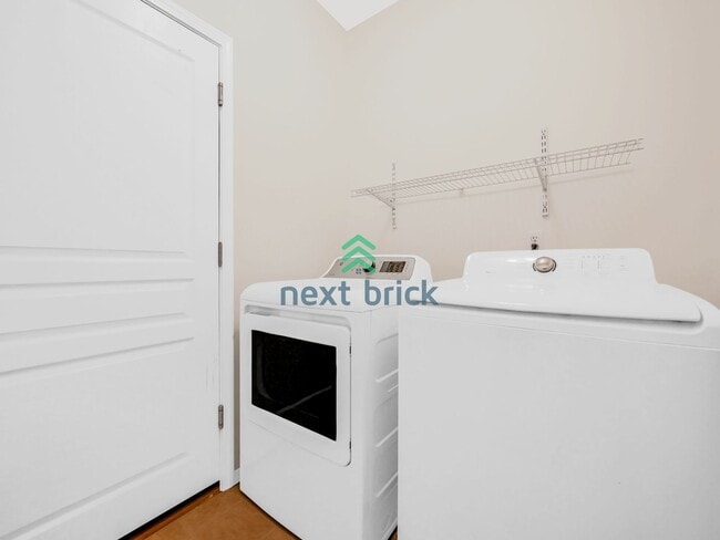 Building Photo - Charming 4 Bed 2.5 Bath for Rent!