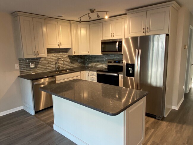 Building Photo - 3700 Golf Colony Ln
