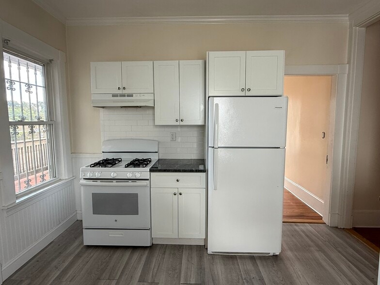 Building Photo - 93 Sydney St