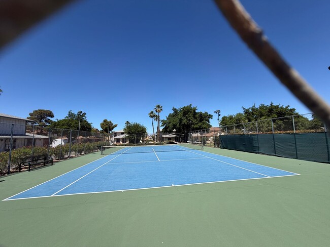 Building Photo - Beautiful home look, 4-plex, across from UNLV