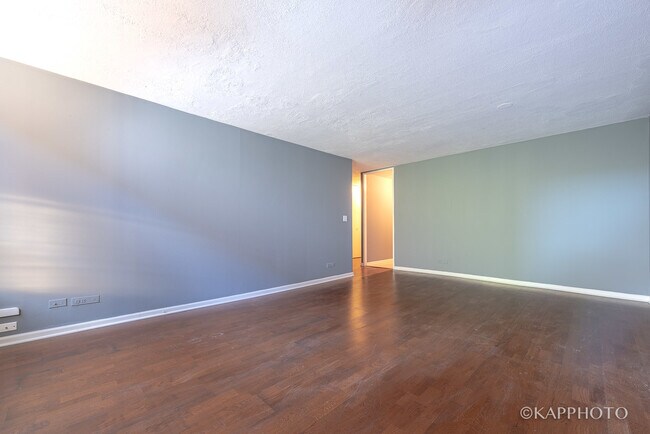 Building Photo - 720 W Gordon Terrace