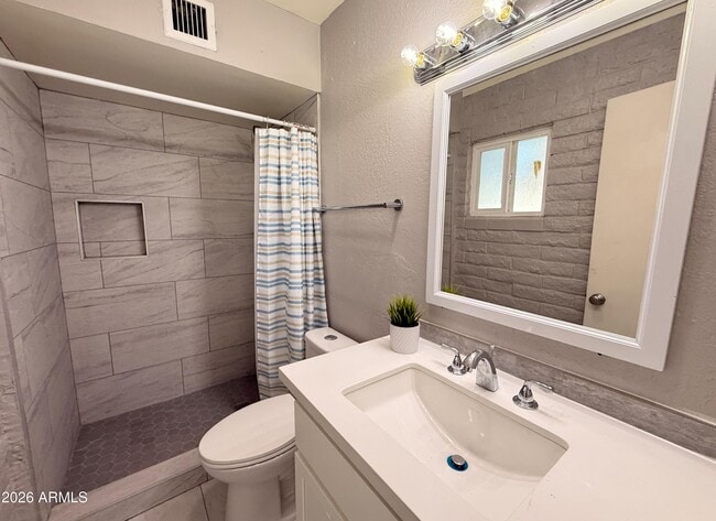 Building Photo - 1122 S McClintock Dr