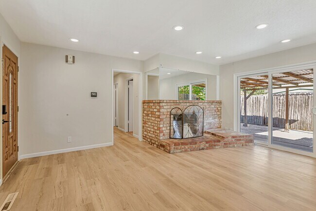 Building Photo - 2501 Linda Vista Avenue