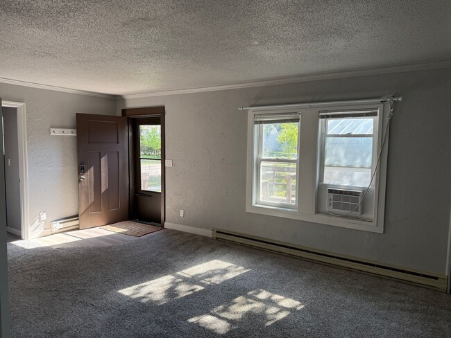 Building Photo - Charming 2 Bed, 1 Bath Home – Month-to-Mon...