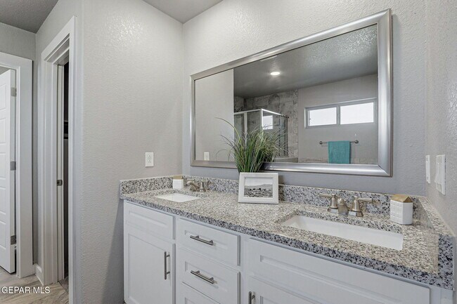 Building Photo - 3328 David Palacio Dr