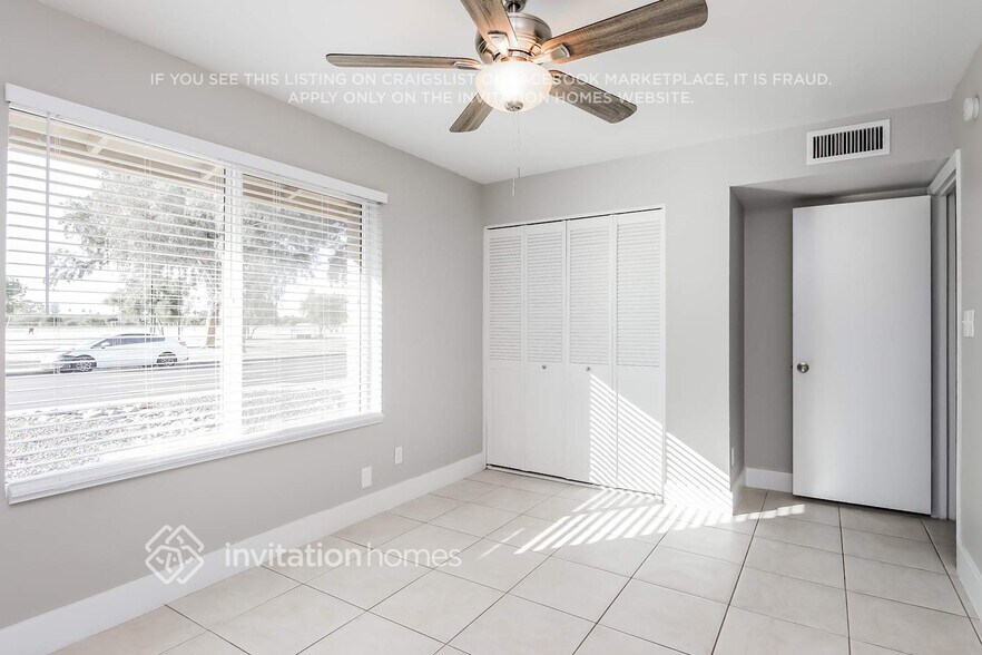 Building Photo - 2320 E Holmes Ave