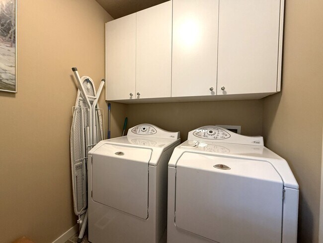 Building Photo - WINTER SPECIAL DISCOUNTED $500 PER MONTH F...