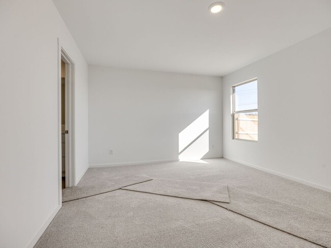 Building Photo - Brand New Home + Mustang Schools + 4 bedrooms + 2 car garage + All Appliances