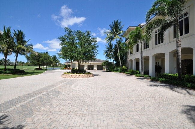 Building Photo - 5747 Paddington Way