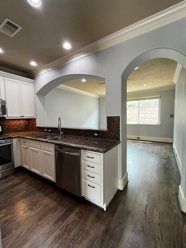 Building Photo - 1773 Aden Dr