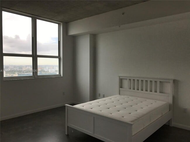 Building Photo - 133 NE 2nd Ave