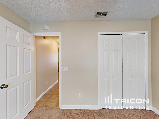 Building Photo - 2880 Lockwood Boulevard Deltona FL