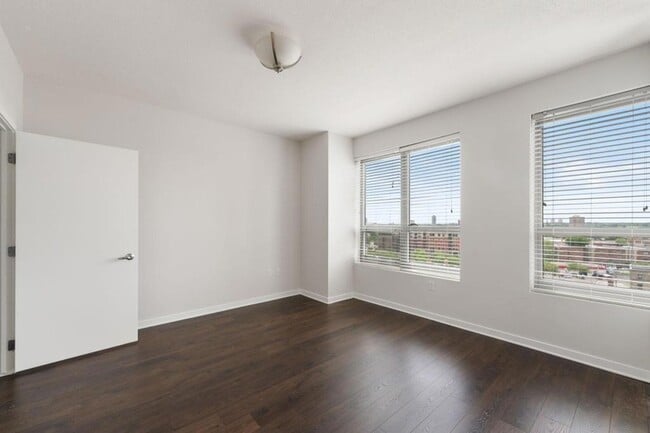 Building Photo - 929 Portland Ave