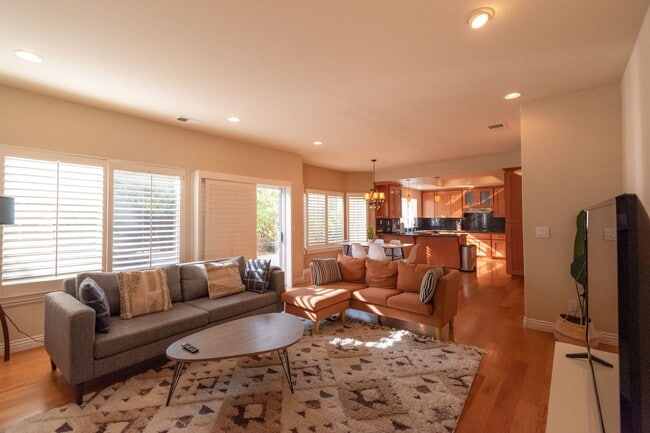 Building Photo - 1547 Deluca Dr