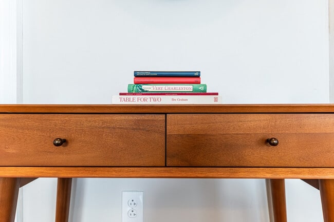 Building Photo - 99 W Circular St