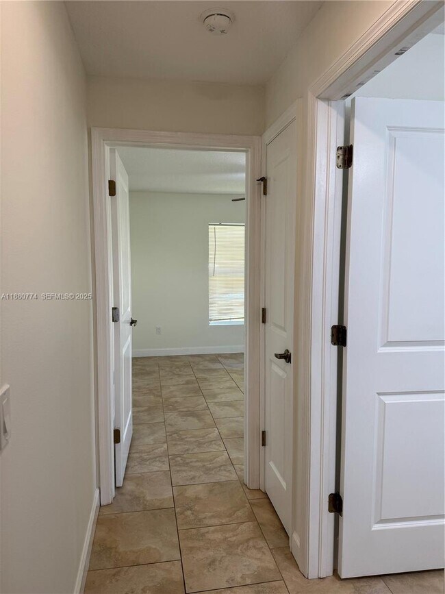 Building Photo - 1855 17th Ave SW