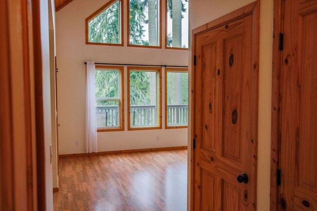 Building Photo - Lovely Home and Property Located on Honeym...