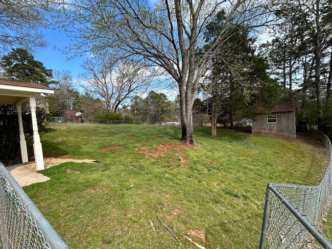 Building Photo - 29 Arrowhead Dr SE