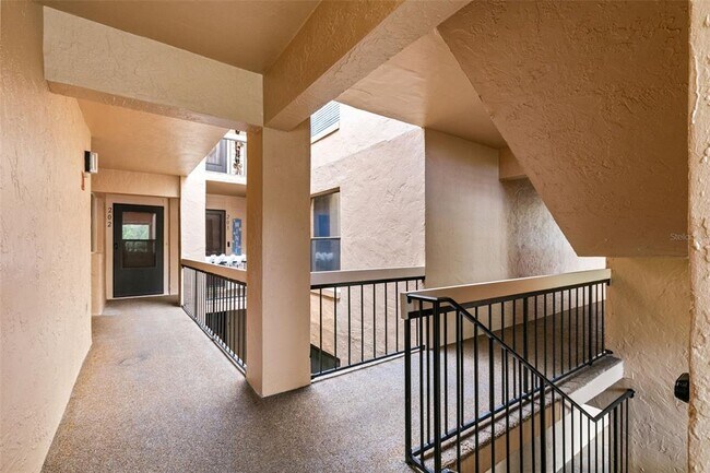 Building Photo - 610 Cranes Way