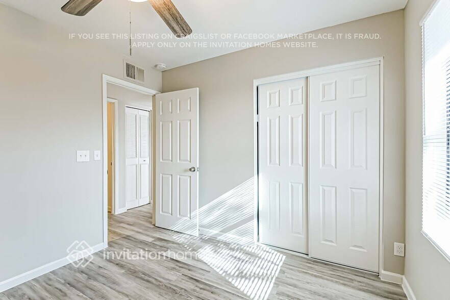 Building Photo - 2128 W Hartford Ave