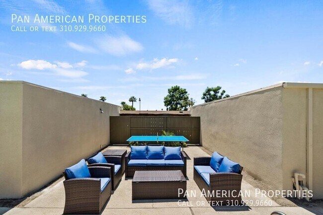 Building Photo - 450 Vista Dr