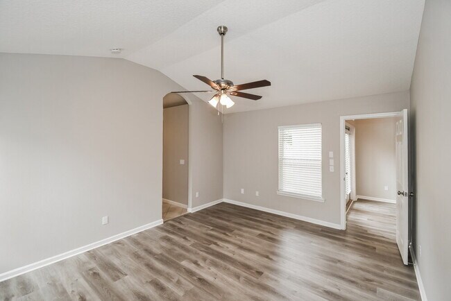 Building Photo - 1844 Lake Forest Ln