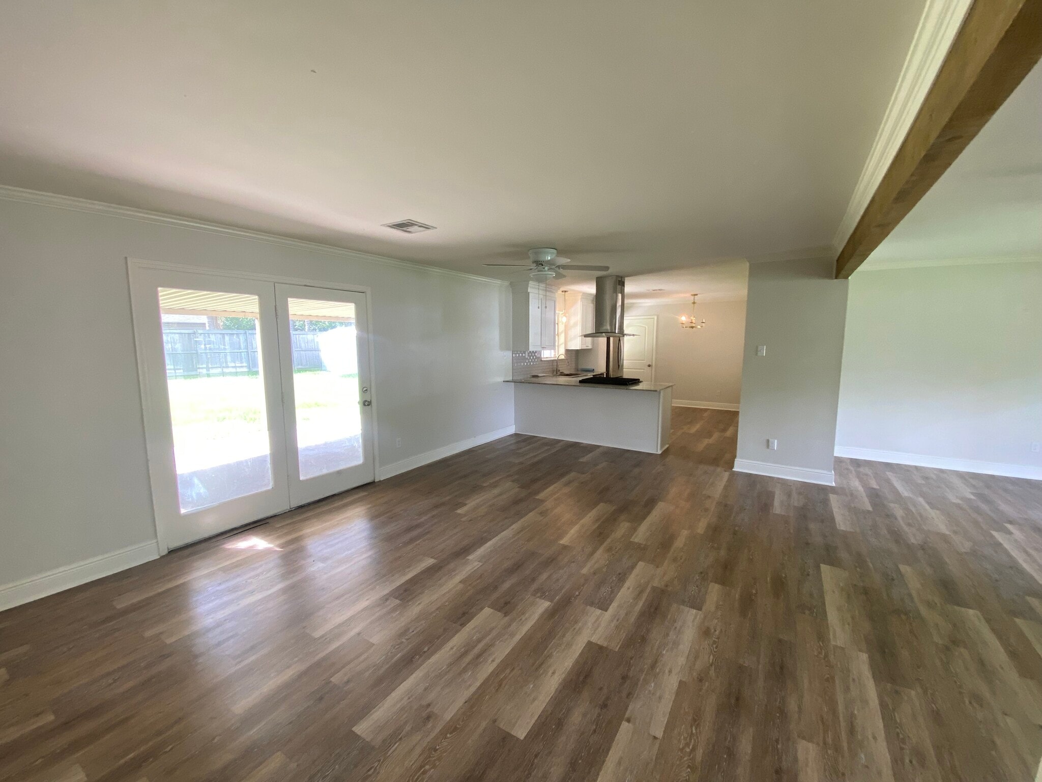 Building Photo - 400 Corona Dr