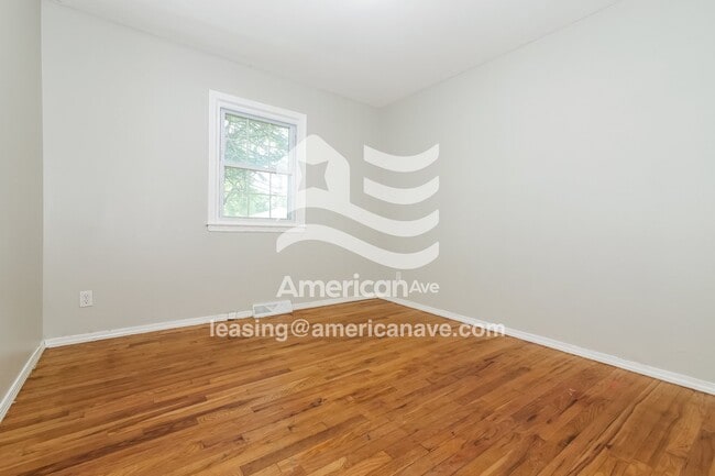 Building Photo - 314 SW Glendana St