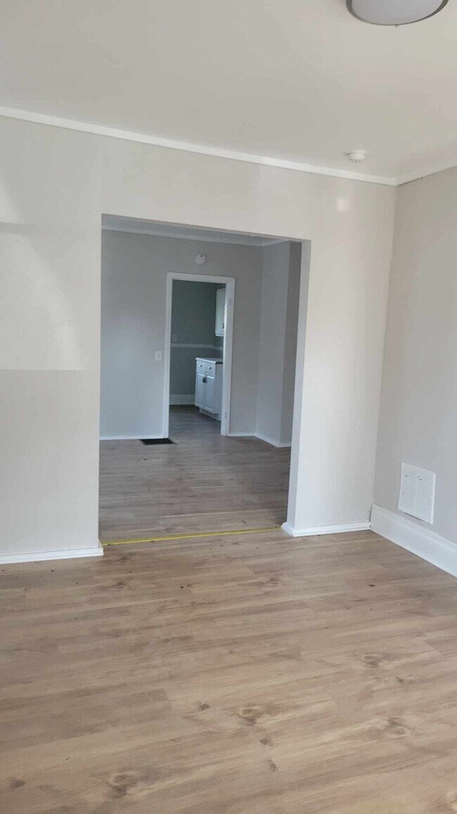 Building Photo - 6th Street rental