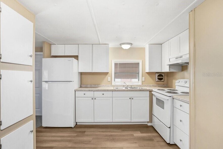 Building Photo - 14606 Coral Dr