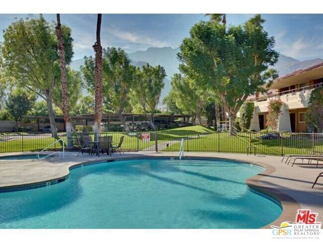 Building Photo - 420 N Villa Ct