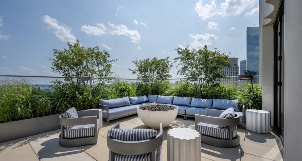 Building Photo - 212 Stuart St