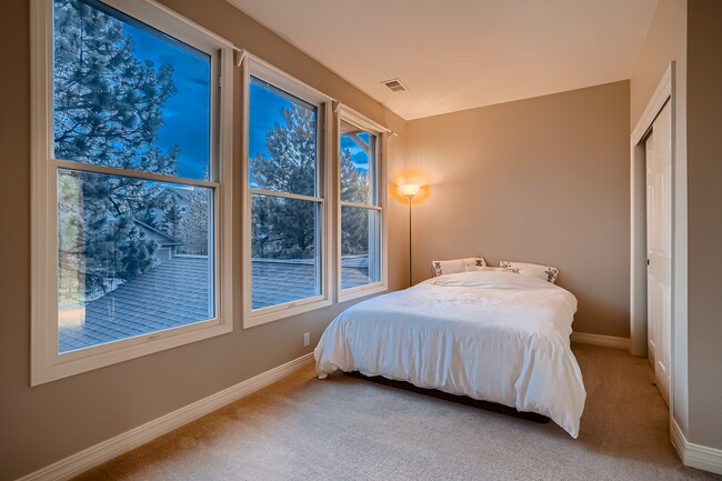 Building Photo - 7046 Forest Ridge Cir