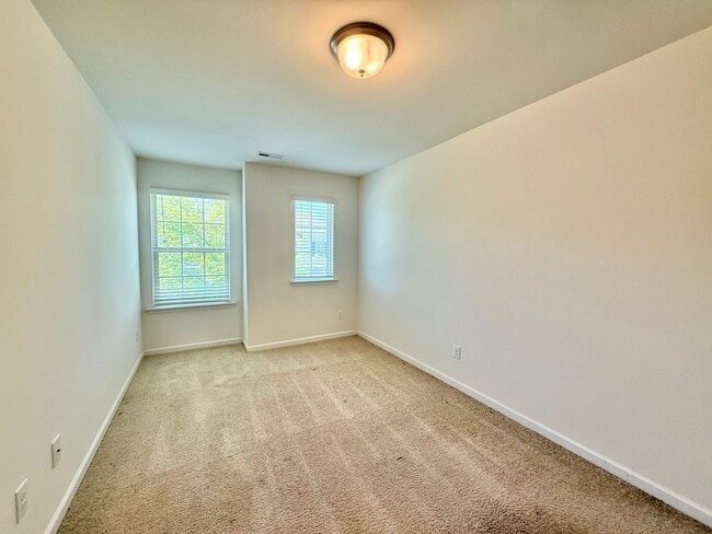 Building Photo - Excellent 3BD, 2.5BA Clayton Townhome Near...