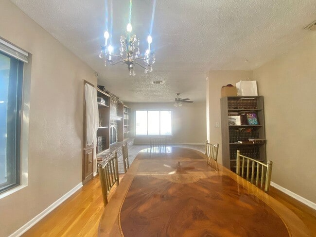 Building Photo - Great 3 bed 2 bath rental in Tech Terrace