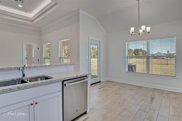 Building Photo - 256 Sedgewick Ave