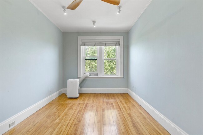 Building Photo - 1011 Beacon St