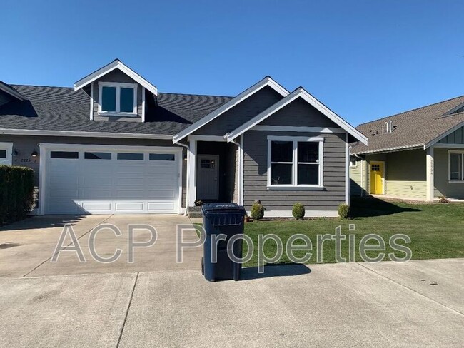Primary Photo - 2225 Bluestem St